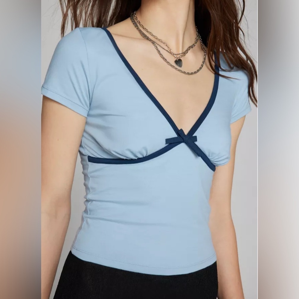 Urban Outfitters Gaze Motel Tasina Light Blue Ribbed Cropped Baby T-Shirt; M - Picture 7 of 7